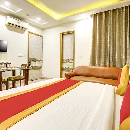 Gracious By Vishesh Hotels & Home Stay New Delhi Exterior photo