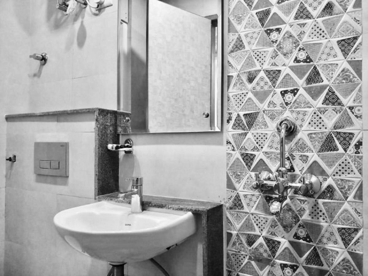 Gracious By Vishesh Hotels & Home Stay New Delhi Exterior photo