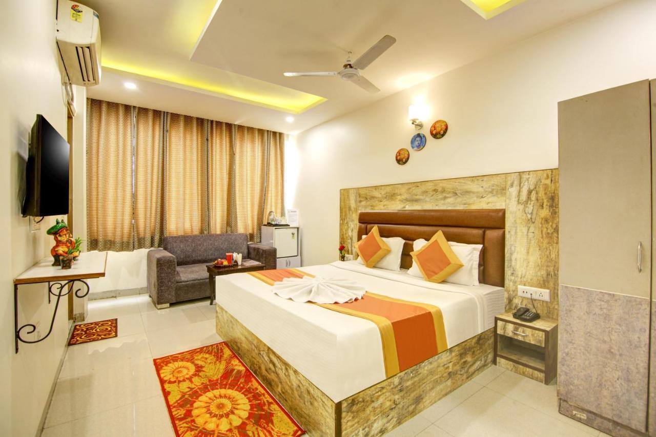 Gracious By Vishesh Hotels & Home Stay New Delhi Exterior photo
