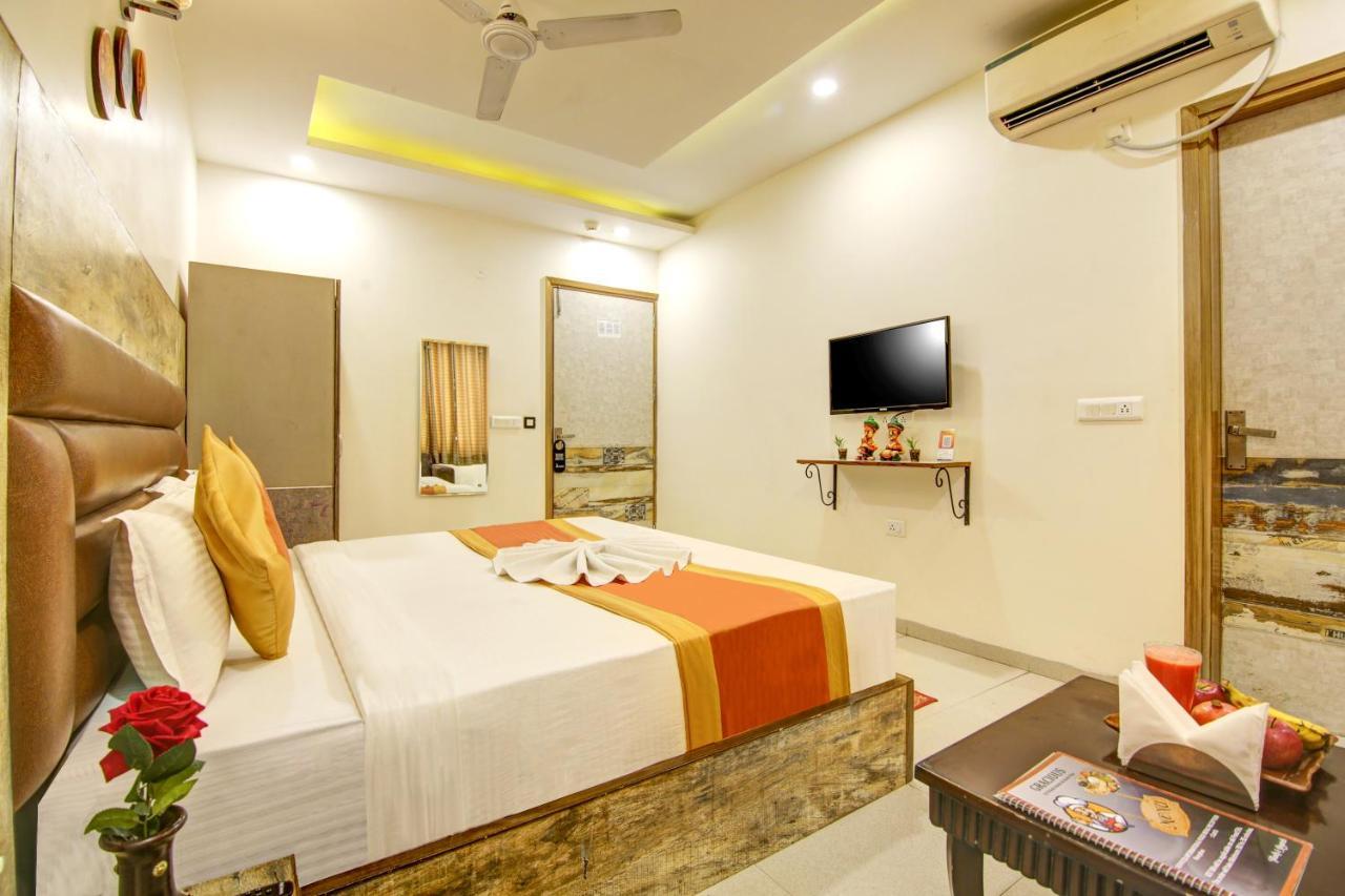 Gracious By Vishesh Hotels & Home Stay New Delhi Exterior photo
