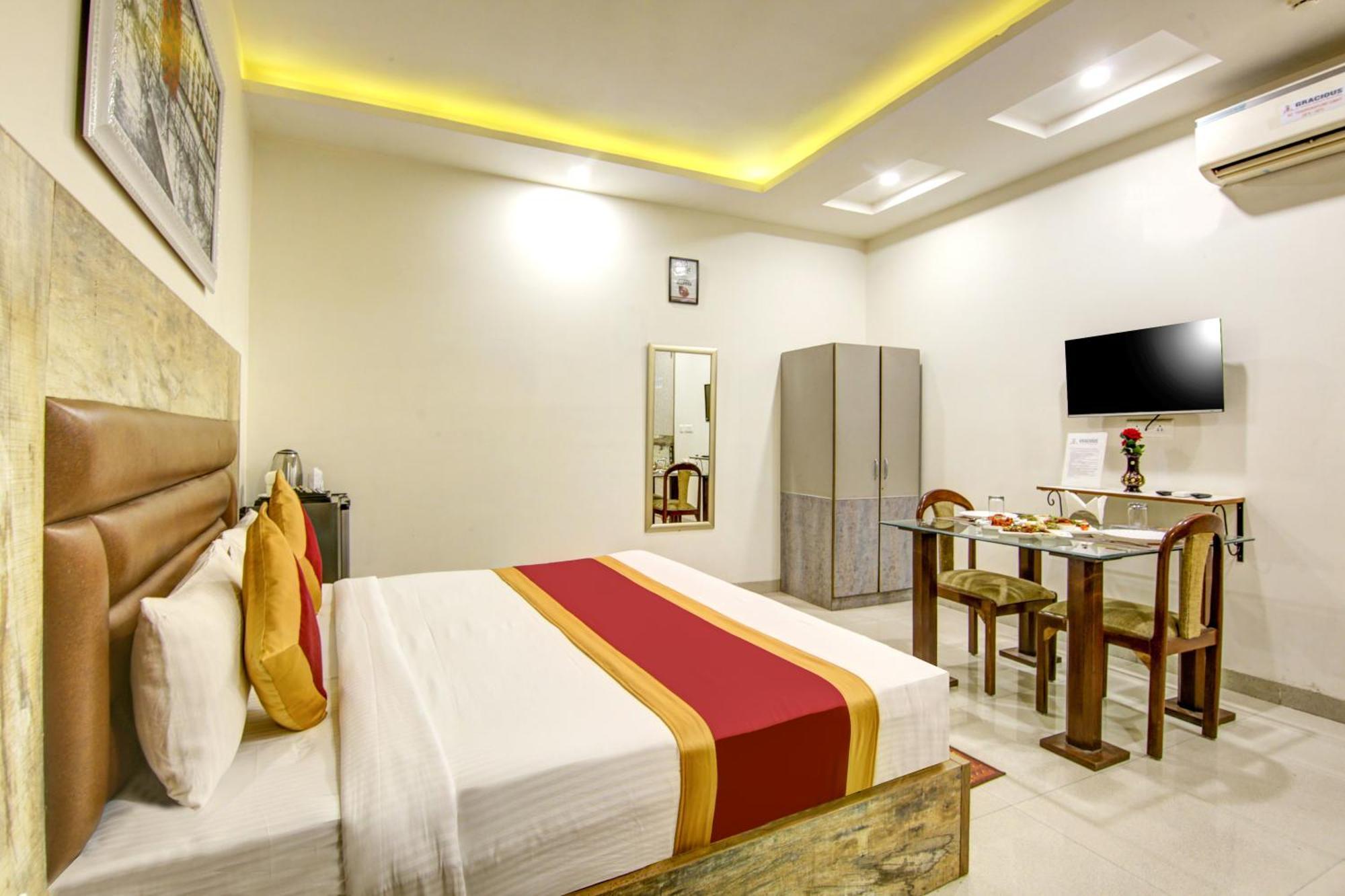 Gracious By Vishesh Hotels & Home Stay New Delhi Exterior photo