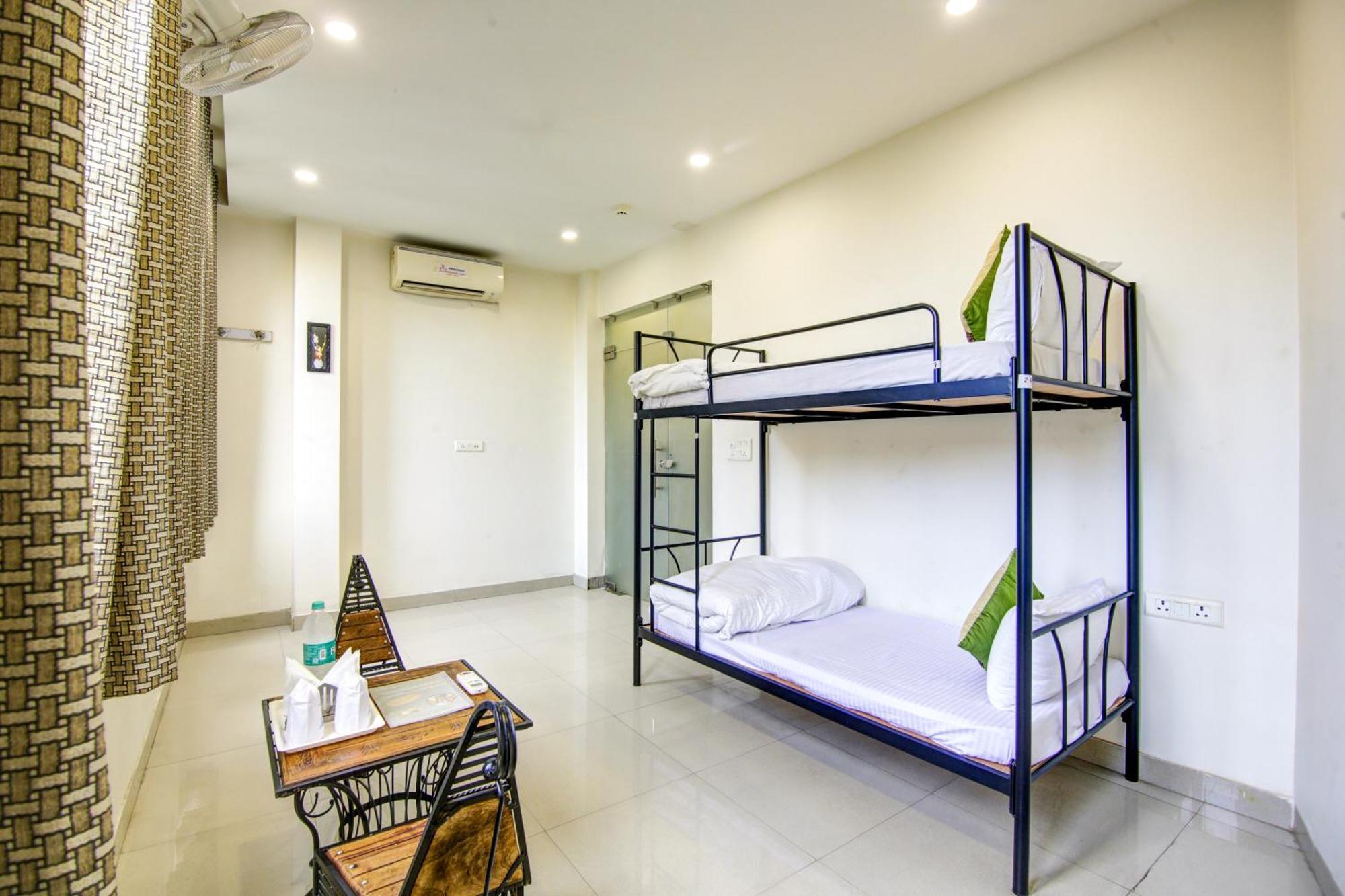 Gracious By Vishesh Hotels & Home Stay New Delhi Exterior photo