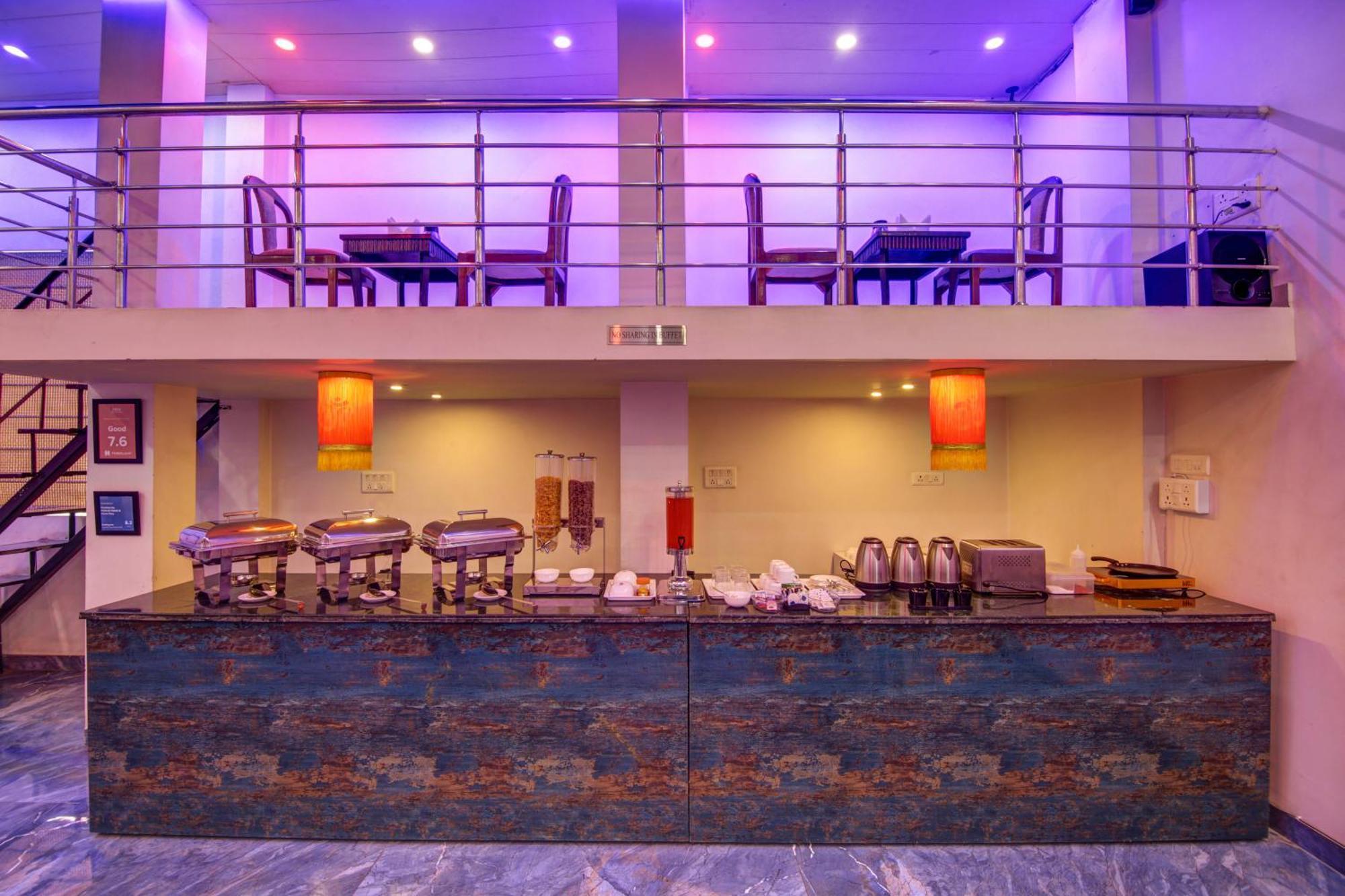 Gracious By Vishesh Hotels & Home Stay New Delhi Exterior photo