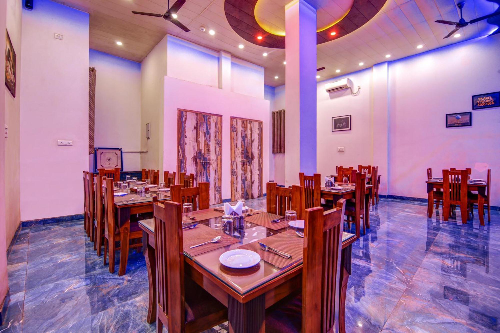 Gracious By Vishesh Hotels & Home Stay New Delhi Exterior photo