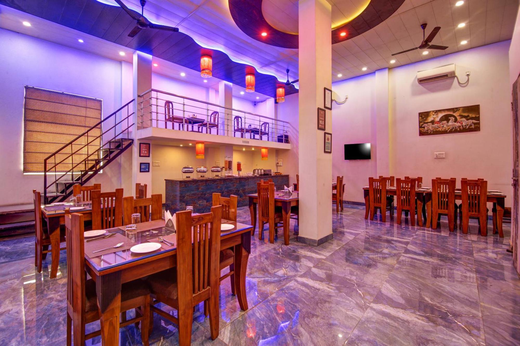 Gracious By Vishesh Hotels & Home Stay New Delhi Exterior photo