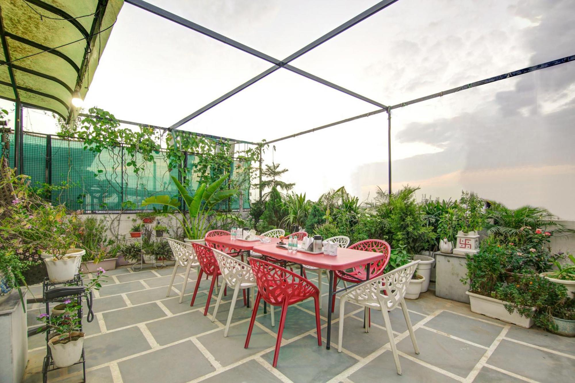 Gracious By Vishesh Hotels & Home Stay New Delhi Exterior photo