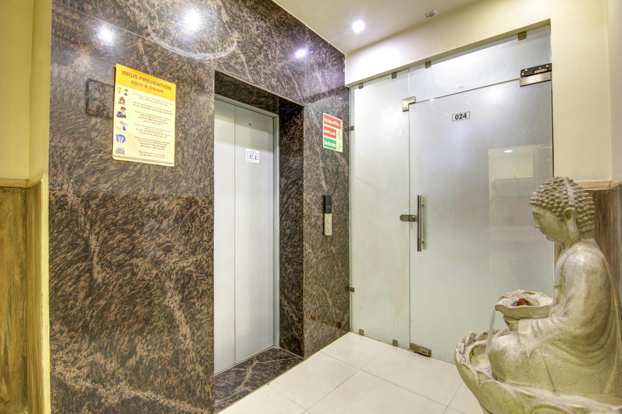 Gracious By Vishesh Hotels & Home Stay New Delhi Exterior photo