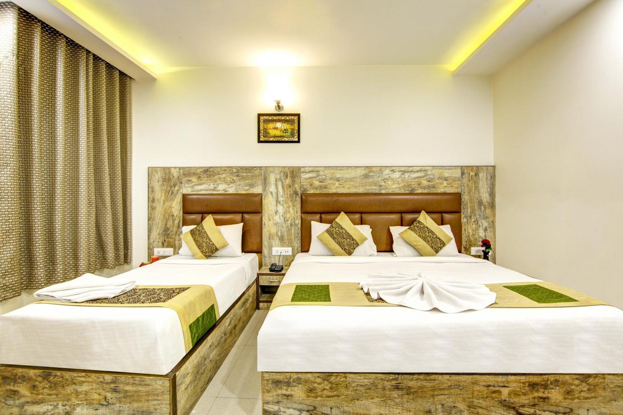 Gracious By Vishesh Hotels & Home Stay New Delhi Exterior photo