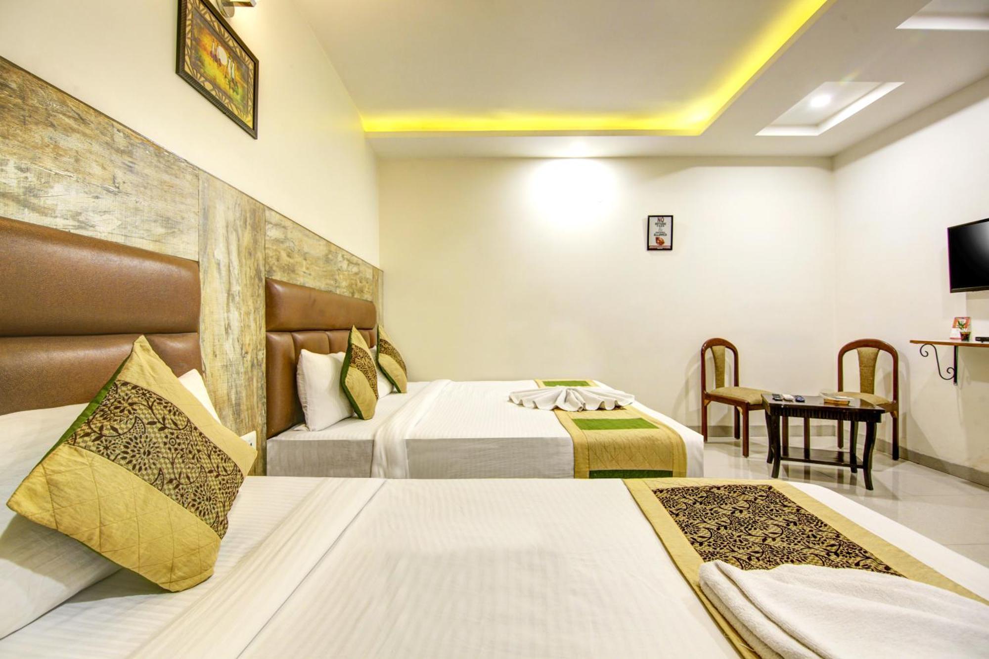 Gracious By Vishesh Hotels & Home Stay New Delhi Exterior photo