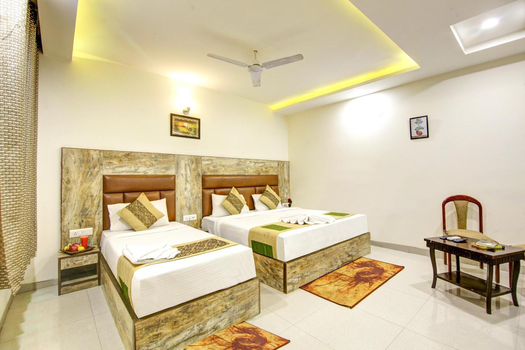 Gracious By Vishesh Hotels & Home Stay New Delhi Exterior photo