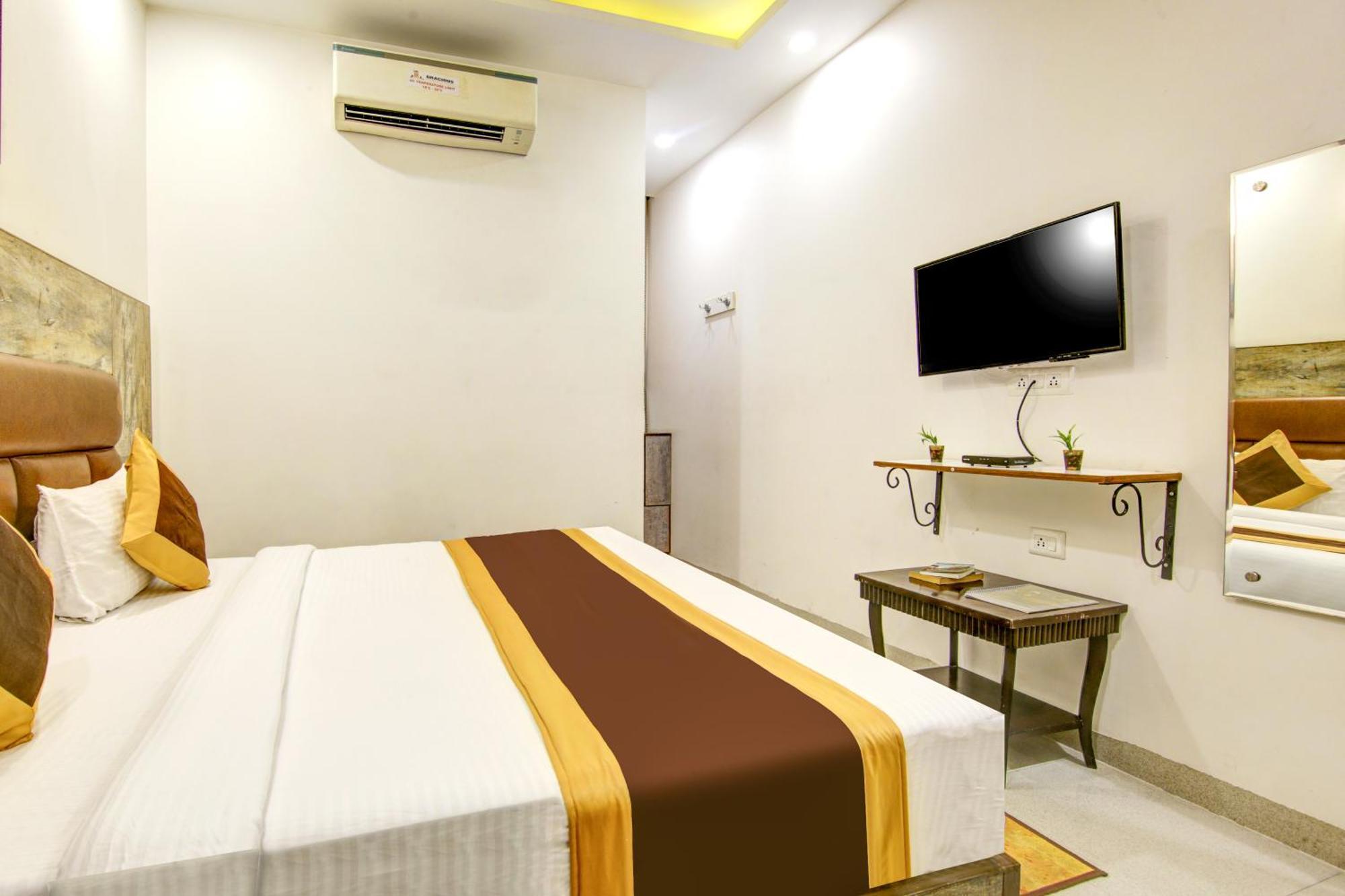 Gracious By Vishesh Hotels & Home Stay New Delhi Exterior photo